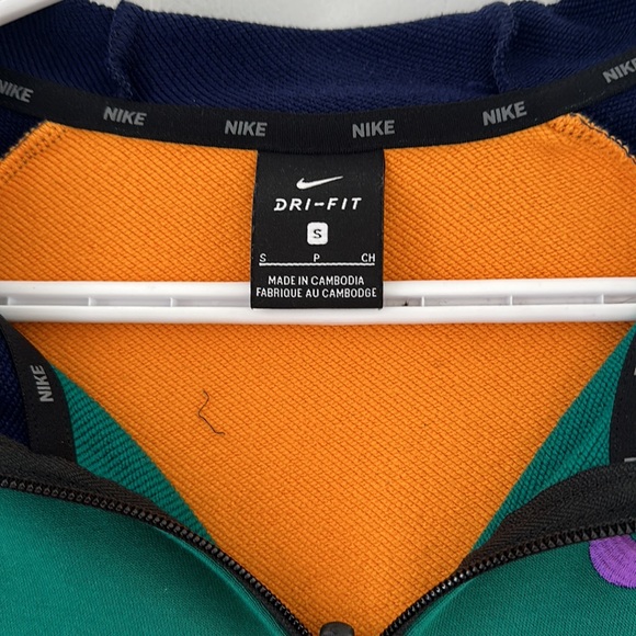 Nike Jacket - Picture 3 of 4